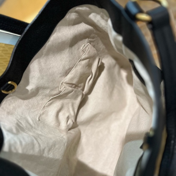 Gucci medium black leather shoulder bag. - Picture 15 of 15